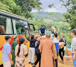 Nam Định; Hội Từ thiện chùa Vọng Cung trao quà cho các em học sinh vùng cao tỉnh Sơn La