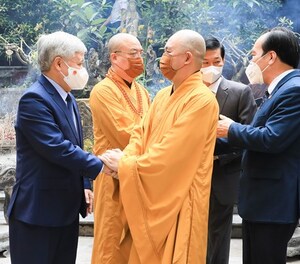 Chủ tịch Đỗ Văn Chiến gửi thư chúc mừng Đại lễ Phật đản