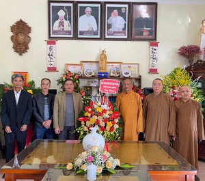 Nam Định: Lãnh đạo Phật giáo tỉnh đi thăm và chúc mừng Giáng sinh 2022