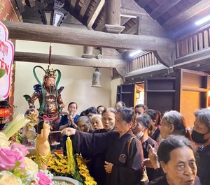 Nam Định: Chùa Phi Lai tổ chức lễ tắm Phật, trao quà từ thiện và Tết Thiếu nhi