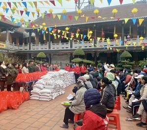 Nam Định: Hội Từ thiện chùa Vọng Cung trao tặng quà Tết cho hộ nghèo
