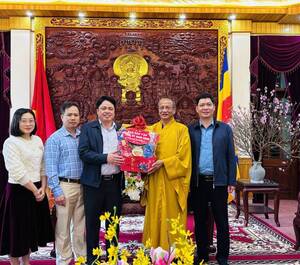 Nam Định: Các cơ quan ban, ngành tỉnh và thành phố Nam Định chúc tết Ban Trị sự Phật giáo tỉnh