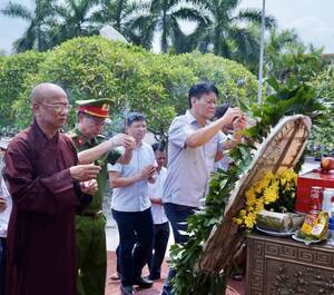Nam Định: Phật giáo huyện Ý Yên và Vụ Bản làm lễ tưởng niệm chư vị tiền bối hữu công và cầu siêu tưởng niệm cố Tổng Bí thư Nguyễn Phú Trọng