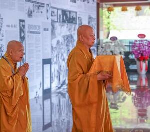 Cung thỉnh xá-lợi Trái tim Bồ-tát Thích Quảng Đức an vị tại tháp Đa Bảo - Việt Nam Quốc Tự