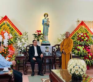 Ninh Bình: Ban Trị sự GHPGVN tỉnh thăm, chúc mừng Giáng sinh năm 2025