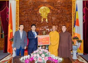 Phó Chủ tịch Thường trực UBND tỉnh thăm, chúc Tết Ban Trị sự Giáo hội Phật giáo tỉnh
