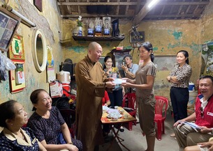 Nam Định: Hội Từ thiện chùa Vọng Cung trao tiền xây nhà tình nghĩa