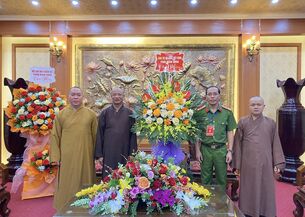 Nam Định: Ban Trị sự GHPGVN tỉnh và thành phố chúc mừng Ngày truyền thống Công an nhân