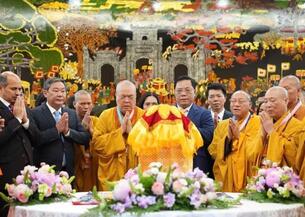 Cung rước xá-lợi Đức Phật về chùa Quán Sứ (Hà Nội)