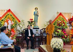 Ninh Bình: Ban Trị sự GHPGVN tỉnh thăm, chúc mừng Giáng sinh năm 2025