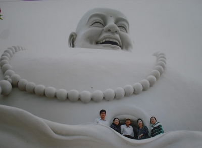 Điêu khắc gia Thụy Lam và câu chuyện kỳ bí về những pho tượng Phật khổng lồ
