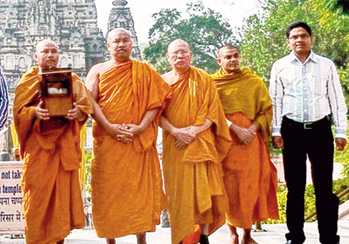 bai 35-Ấn Độ: Thủ tướng Ấn Độ tặng cây Bồ đề cho quốc gia Phật giáo Nepal