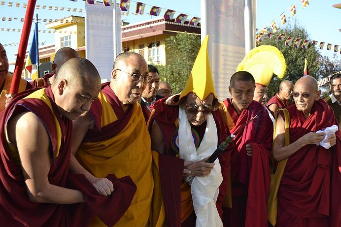 bai 38-1-Ấn Độ: Đức Đạt Lai Lạt Ma chủ trì lễ kỷ niệm lần thứ 600 của một nghi lễ của người Tây Tạng