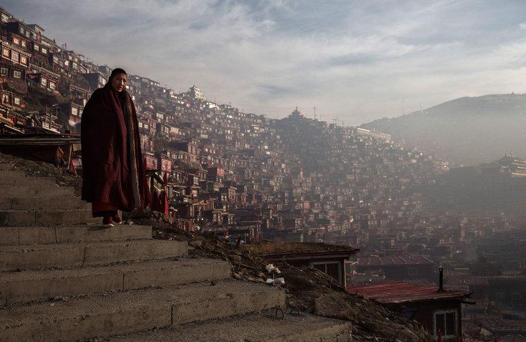 nu tu si Larung Gar.jpg