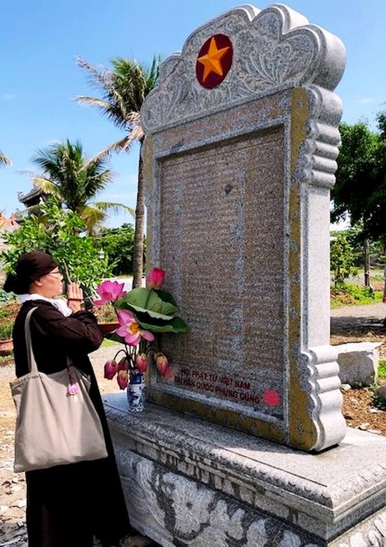 Tiếp nhận Bia tưởng niệm ghi danh chiến sĩ Gạc Ma và anh hùng Phan Vinh ảnh 2