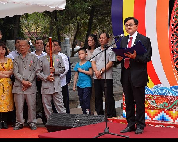 Ông Nguyễn Văn Hoạt, Phó bí thư Huyện ủy, Chủ tịch UBND huyện Mỹ Đức, Phó trưởng Ban tổ chức (BTC) Lễ hội chùa Hương năm 2019 phát biểu tại buổi lễ khai mạc