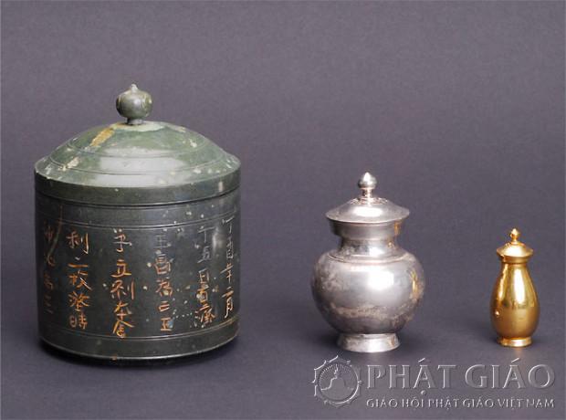 Chiếc hộp xá lợi Phật được tìm thấy ở chùa Vương Hưng, chìm trong đất sét.