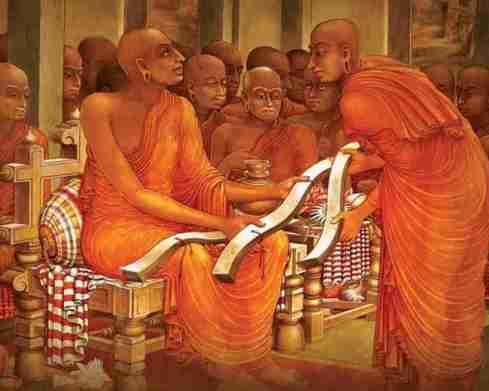 Điều đáng tiếc là phần lớn các bản chú giải bằng ngôn ngữ Sinhala đã bị thiêu huỷ trong thời kỳ Anuradhapura. Rất may là ba bản chú giải gốc được viết ra bởi những vị đại đệ tử của Đức Phật [Tôn giả Sariputa (Xá-lợi-phất), Tôn giả Kaccayana (Ca-chiên-diên)…] trong thời Đức Phật còn tại thế đã được đưa vào trong Tipitaka (nằm trong phần Khuddhaka Nikaya [Kinh Tiểu bộ]) và hiện vẫn tồn tại.