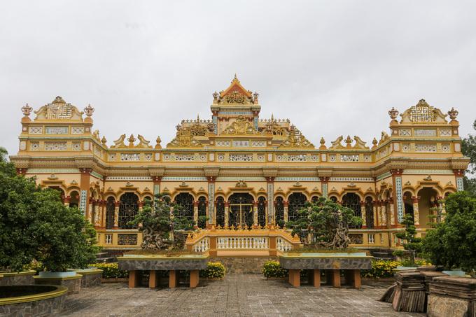 Ngôi chùa hơn 150 tuổi mang nét kiến trúc Á - Âu ở Tiền Giang