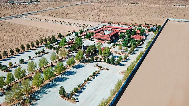 Thiền viện tọa lạc trên một vùng sa mạc ở Adelanto, California, Hoa Kỳ.