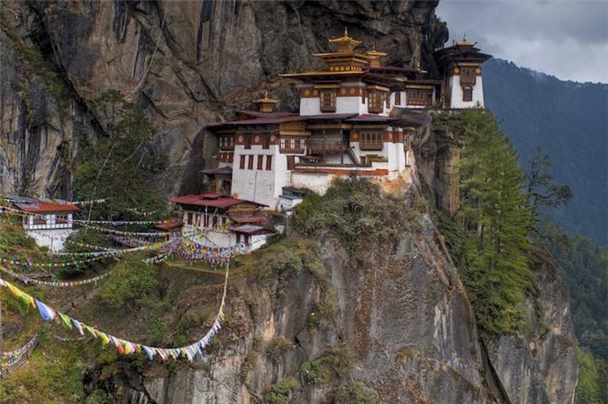 Nằm trên một vách đá dựng đứng với độ cao 900m, tu viện Taktsang được coi là một trong những biểu tượng của đất nước Bhutan.
