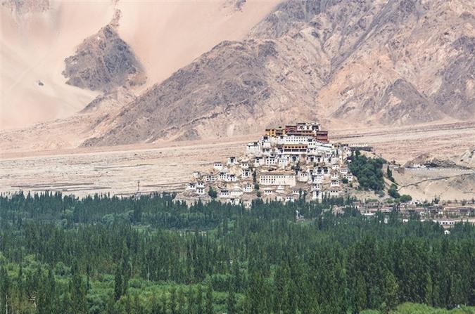Tu viện Thikse nằm ở thung lũng Indus của Ấn Độ được coi là một bản sao của cung điện Potala nổi tiếng ở Tây Tạng.