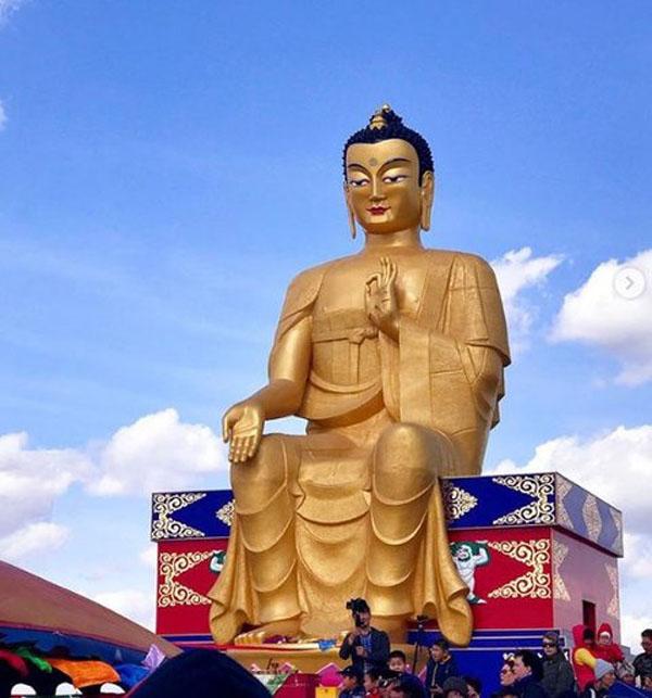 Bức tượng Phật lớn nhất châu Âu được khánh thành ở Nga - Ảnh: Twitter