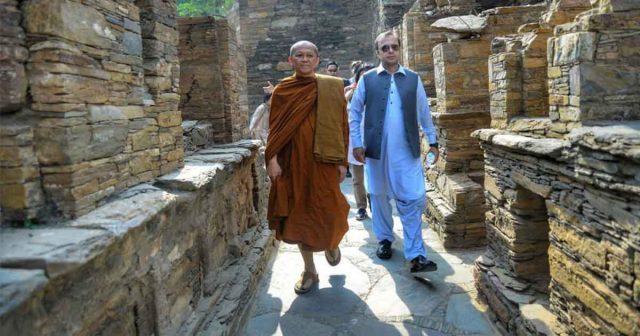 Buddhist-Monks.jpg
