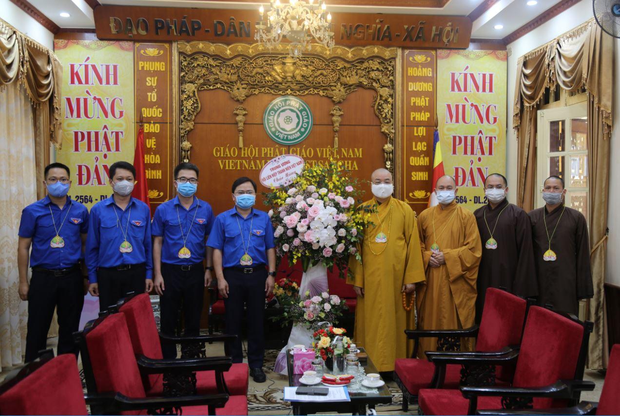 Trung ương Hội LHTN Việt Nam tặng hoa chúc mừng Đại lễ Phật đản năm 2020 – Phật lịch 2564