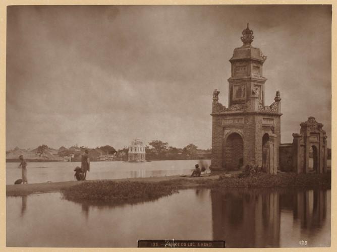 Tháp Hòa Phong và cánh cổng nhỏ, nhìn từ phía sau, khoảng năm 1883-1886