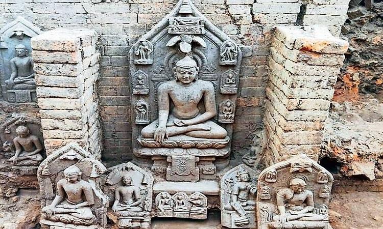 Những pho tượng khai quật ở bang Jharkhand. Ảnh: ASI.