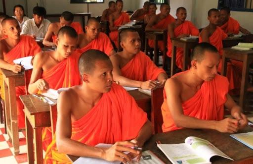 Giáo dục Phật giáo lâu nay được xem là một nền giáo dục chuyên về tâm linh, về đạo đức lối sống, là giáo dục mang tính hướng nội, đó là giáo dục về: “Giới, Định và Tuệ”.