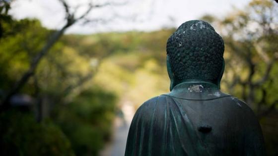Được biết đạo Phật là đạo giải thoát, cứu khổ nên giới bình dân tìm đến, mong được an ổn tâm linh, mong được học hỏi.