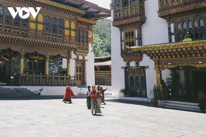Người dân Bhutan trong trang phục truyền thống