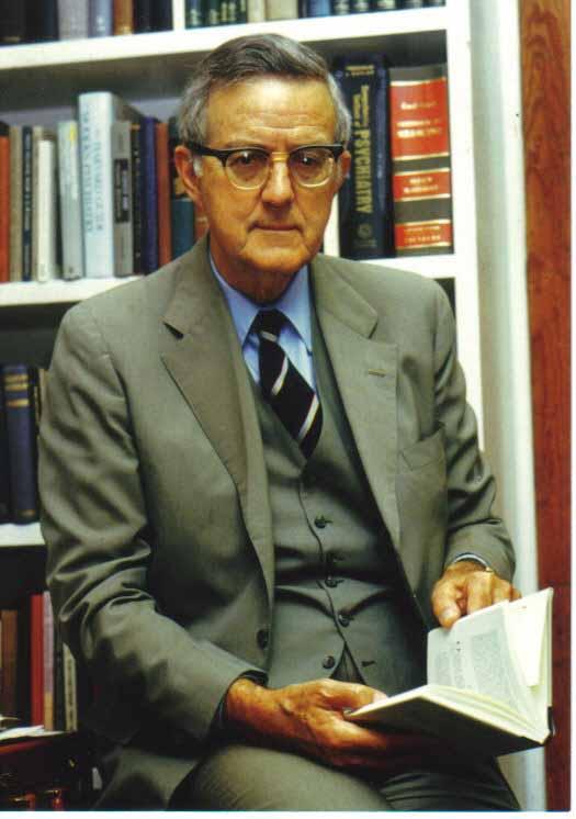 Giáo sư,Tiến sĩ, Bác sĩ Ian Stevenson, một chuyên gia nghiên cứu về luân hồi gần 50 năm.