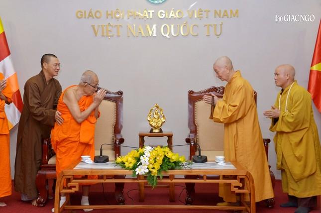 Đức Pháp chủ GHPGVN tiếp Hòa thượng Chủ tịch và phái đoàn Liên minh Phật giáo Lào ảnh 2