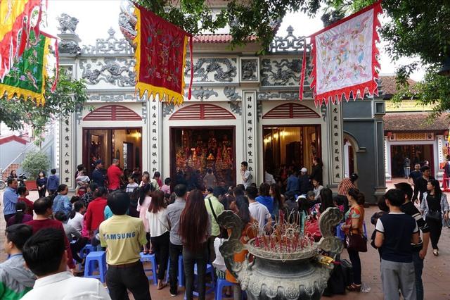 Những ngôi chùa  tại Hà Nội nổi tiếng linh thiêng, đông nghịt người đi lễ ngày Rằm tháng Giêng - Ảnh 5.