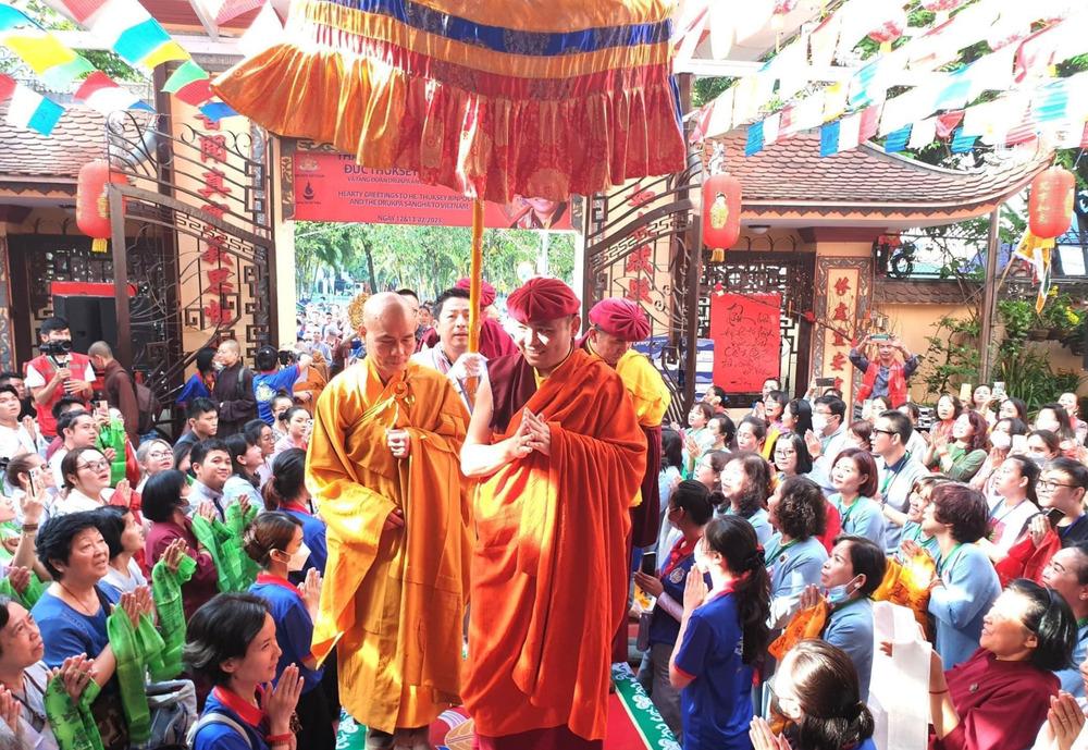 Đức Nhiếp Chính Vương Drukpa Thuksey Rinpoche cùng tăng đoàn Truyền thừa Drukpa tại Quan Âm Tu Viện