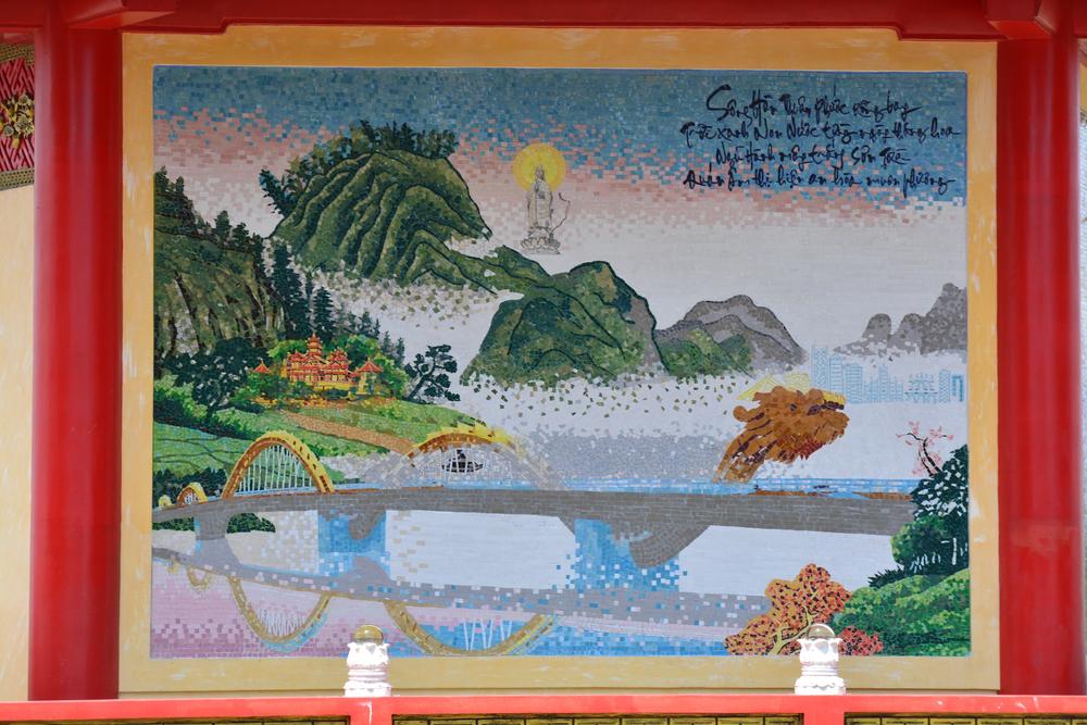 Bức tranh sứ về TP.Đà Nẵng trên tháp Phước Huệ