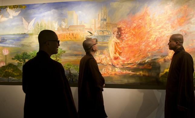 Khai mạc triển lãm “Phật giáo với hòa bình” tại Hội Mỹ thuật TP.HCM ảnh 4