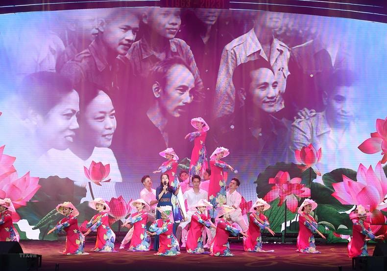 Chủ tịch nước dự Lễ kỷ niệm 60 năm Bác Hồ về thăm Đảng bộ và nhân dân tỉnh Nam Định ảnh 3