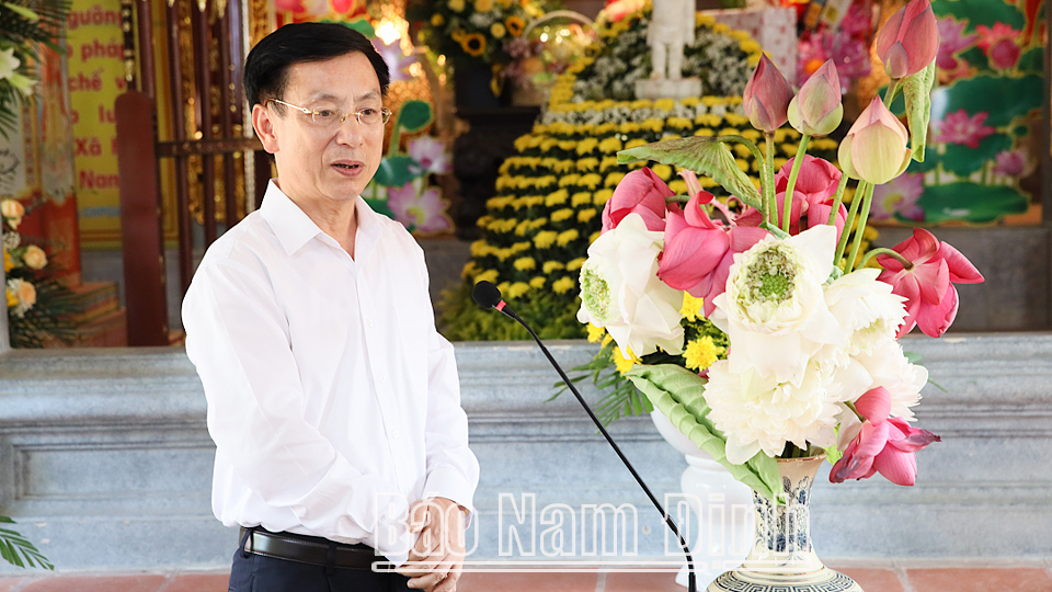 Đồng chí Chủ tịch UBND tỉnh Phạm Đình Nghị phát biểu chúc mừng Đại lễ Phật đản.