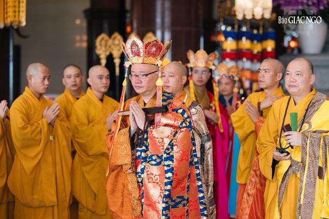 Thượng tọa Thích Thanh Lợi chủ trì các nghi lễ Phật giáo miền Bắc Thượng tọa Thích Thanh Lợi chủ trì các nghi lễ Phật giáo miền Bắc
