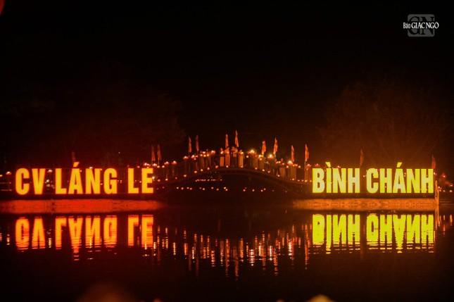 Lung linh những ngọn hoa đăng Lung linh những ngọn hoa đăng