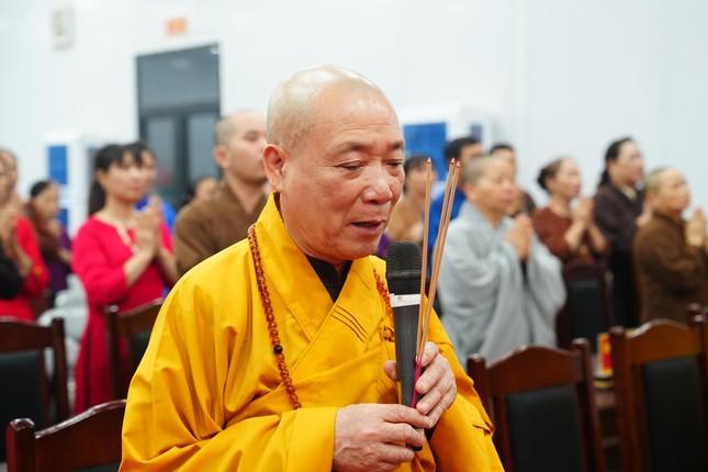 Hòa thượng Thích Bảo Nghiêm niêm hương cầu nguyện Hòa thượng Thích Bảo Nghiêm niêm hương cầu nguyện