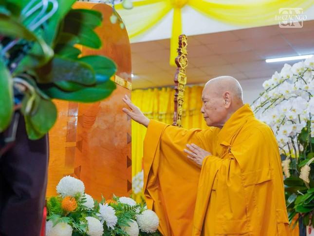 Trưởng lão Hòa thượng Thích Thiện Nhơn nhiễu kim quan tiễn biệt Trưởng lão Hòa thượng Thích Thiện Nhơn nhiễu kim quan tiễn biệt
