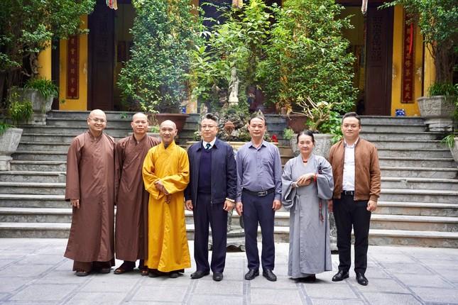 Phái đoàn chụp ảnh lưu niệm trước chùa Quán Sứ Phái đoàn chụp ảnh lưu niệm trước chùa Quán Sứ