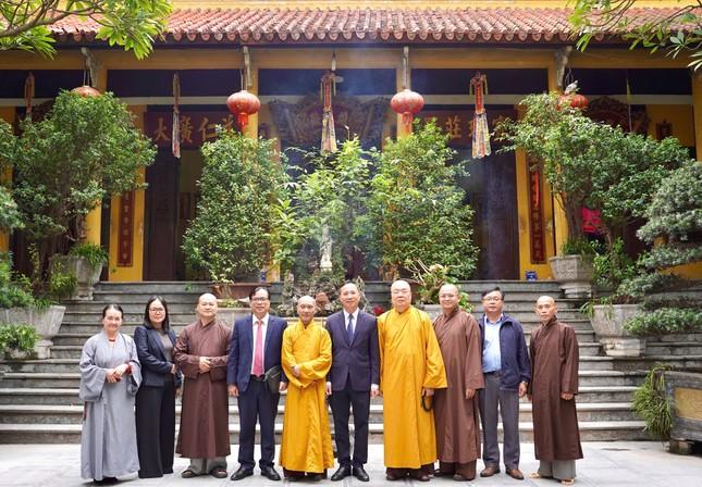 Phái đoàn chụp ảnh lưu niệm trước Trụ sở Trung ương GHPGVN - chùa Quán Sứ Phái đoàn chụp ảnh lưu niệm trước Trụ sở Trung ương GHPGVN - chùa Quán Sứ