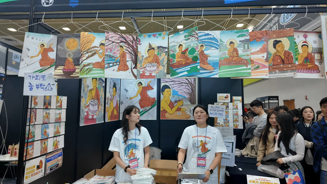 Nhiều người cho rằng mặc dù hội chợ khiến Phật giáo có vẻ thú vị hơn, nhưng họ khó có thể theo đuổi tôn giáo này sâu sắc hơn Nhiều người cho rằng mặc dù hội chợ khiến Phật giáo có vẻ thú vị hơn, nhưng họ khó có thể theo đuổi tôn giáo này sâu sắc hơn