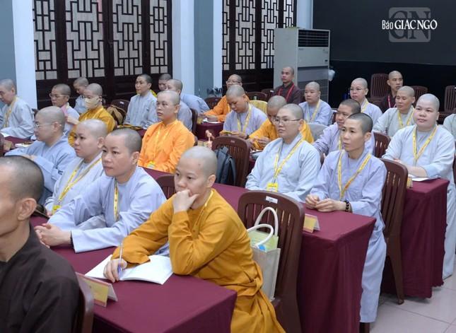 Tăng Ni Lớp Trung cấp giảng sư cũng tham gia khóa tập huấn Tăng Ni Lớp Trung cấp giảng sư cũng tham gia khóa tập huấn